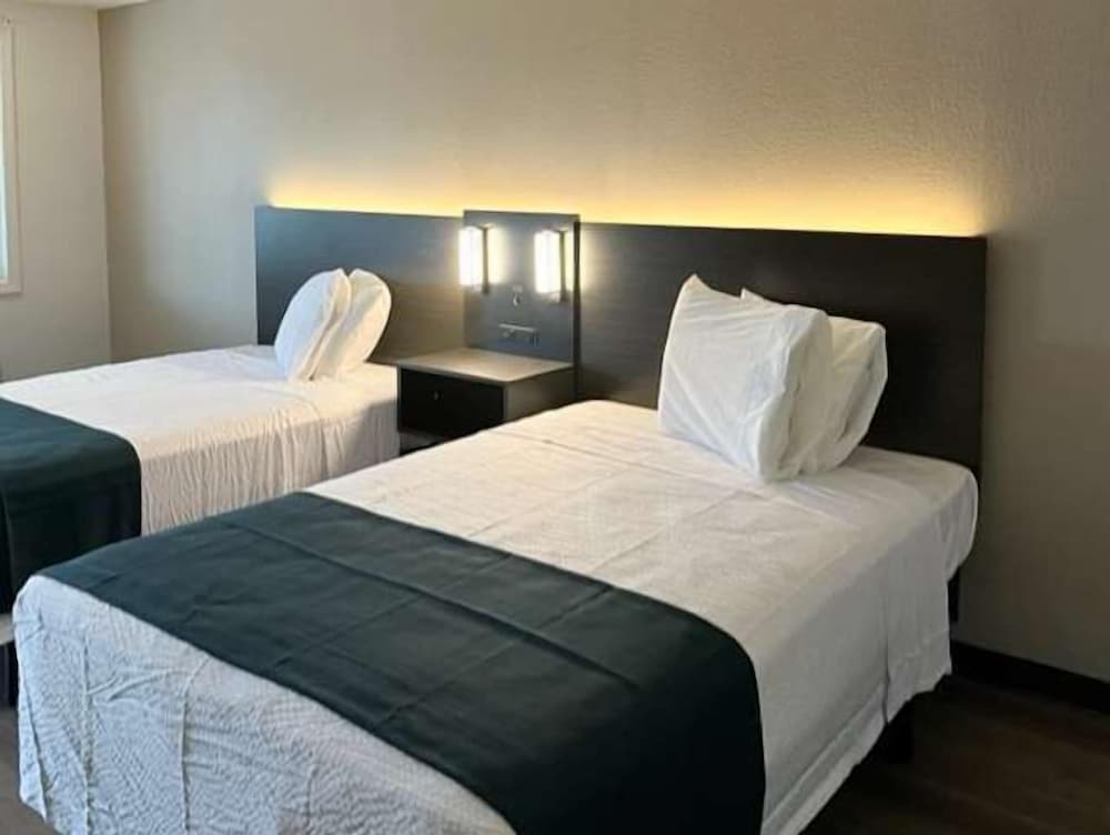 Deluxe Room, 2 Double Beds, Non Smoking, Refrigerator & Microwave