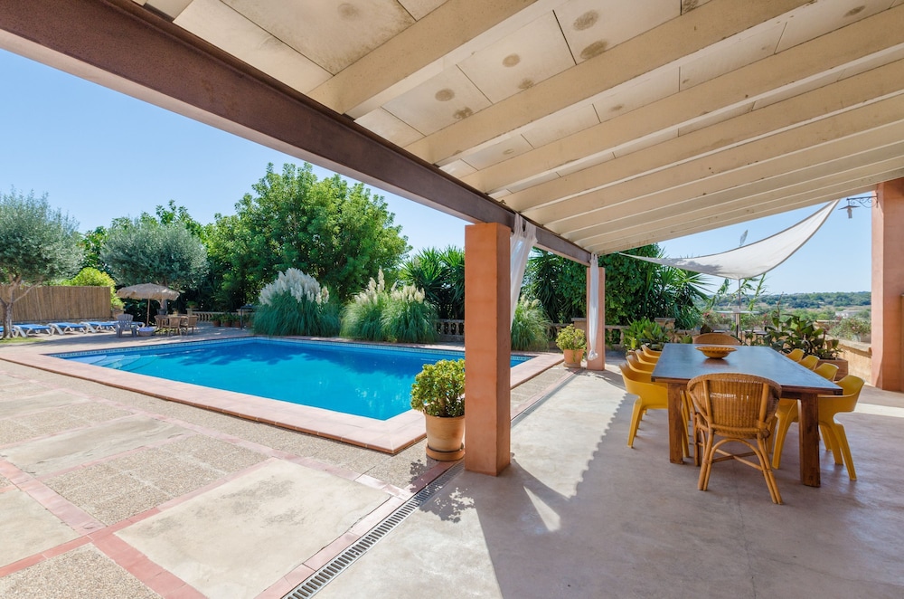 Villa photo 2