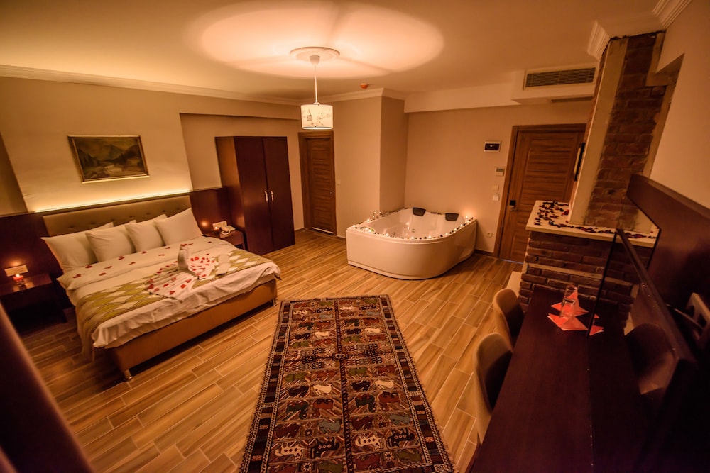 Deluxe Double Room, Jetted Tub photo 1
