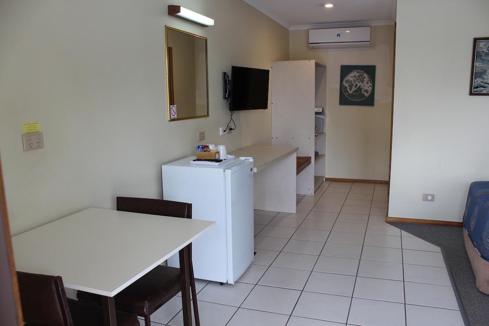Standard Double or Twin Room, 1 Bedroom, Non Smoking (Twin King Single Beds  R1) photo 2