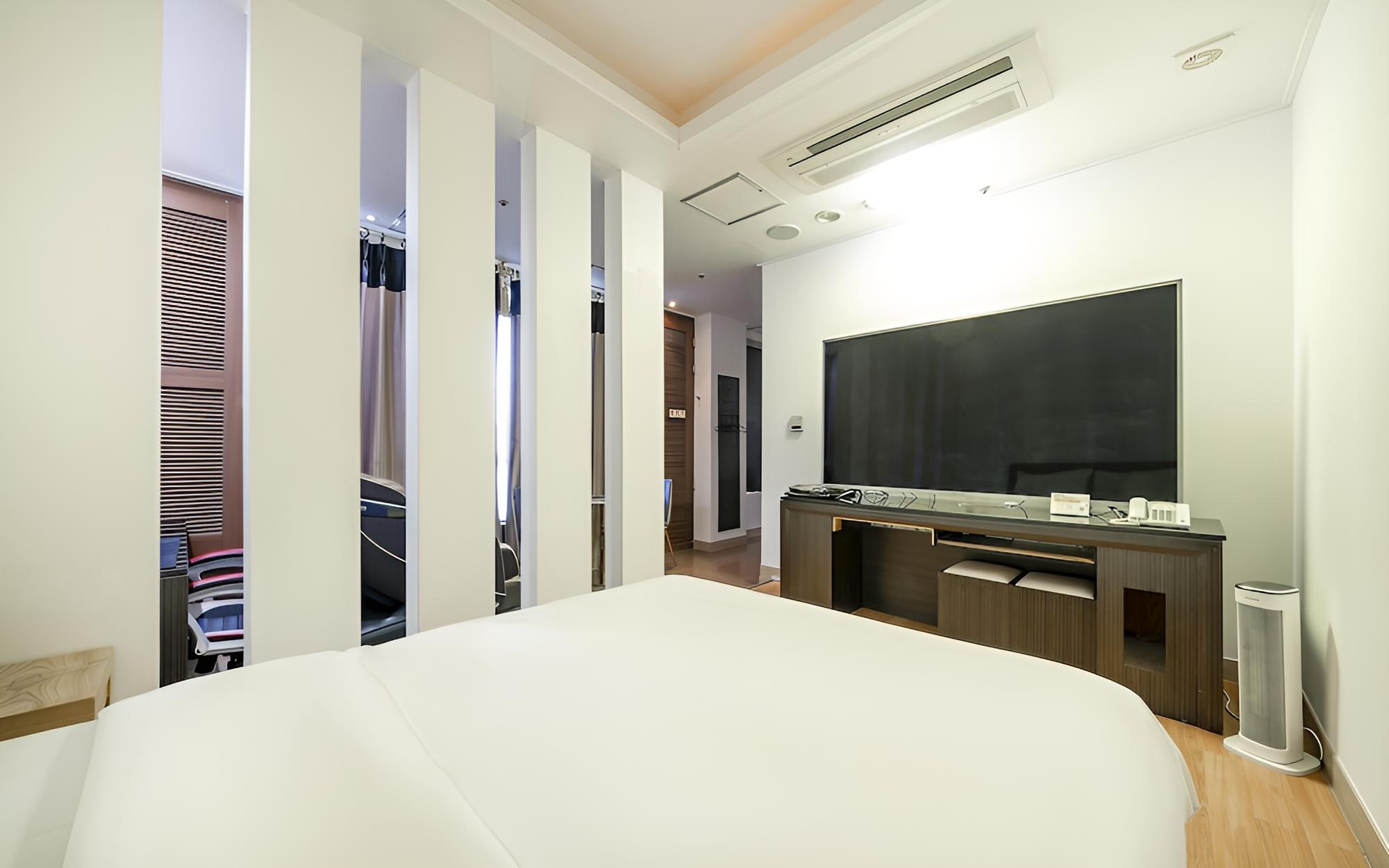 Room (Suite movie room (75 smart TV/OTT 6 t) photo 2