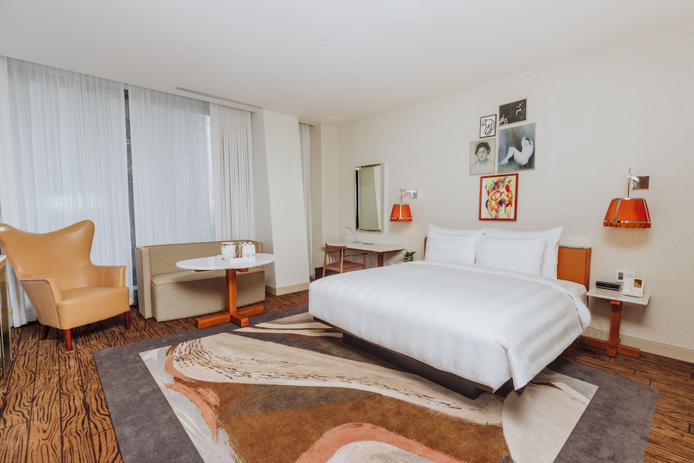 Junior Suite, 1 King Bed, Accessible, City View