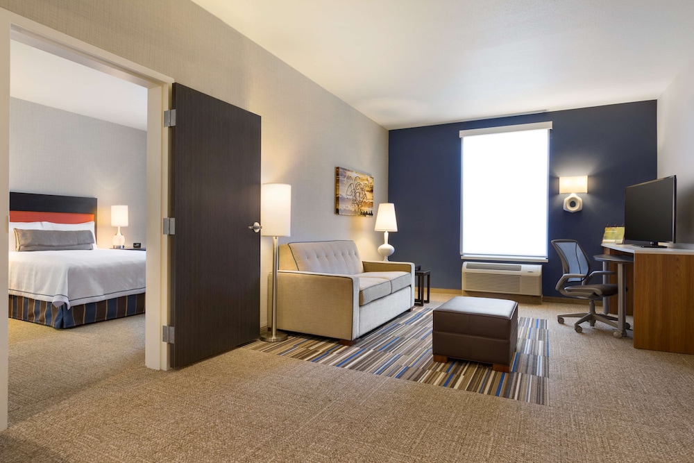 Suite, 1 Queen Bed, Accessible, Non Smoking (W/ Bathtub)