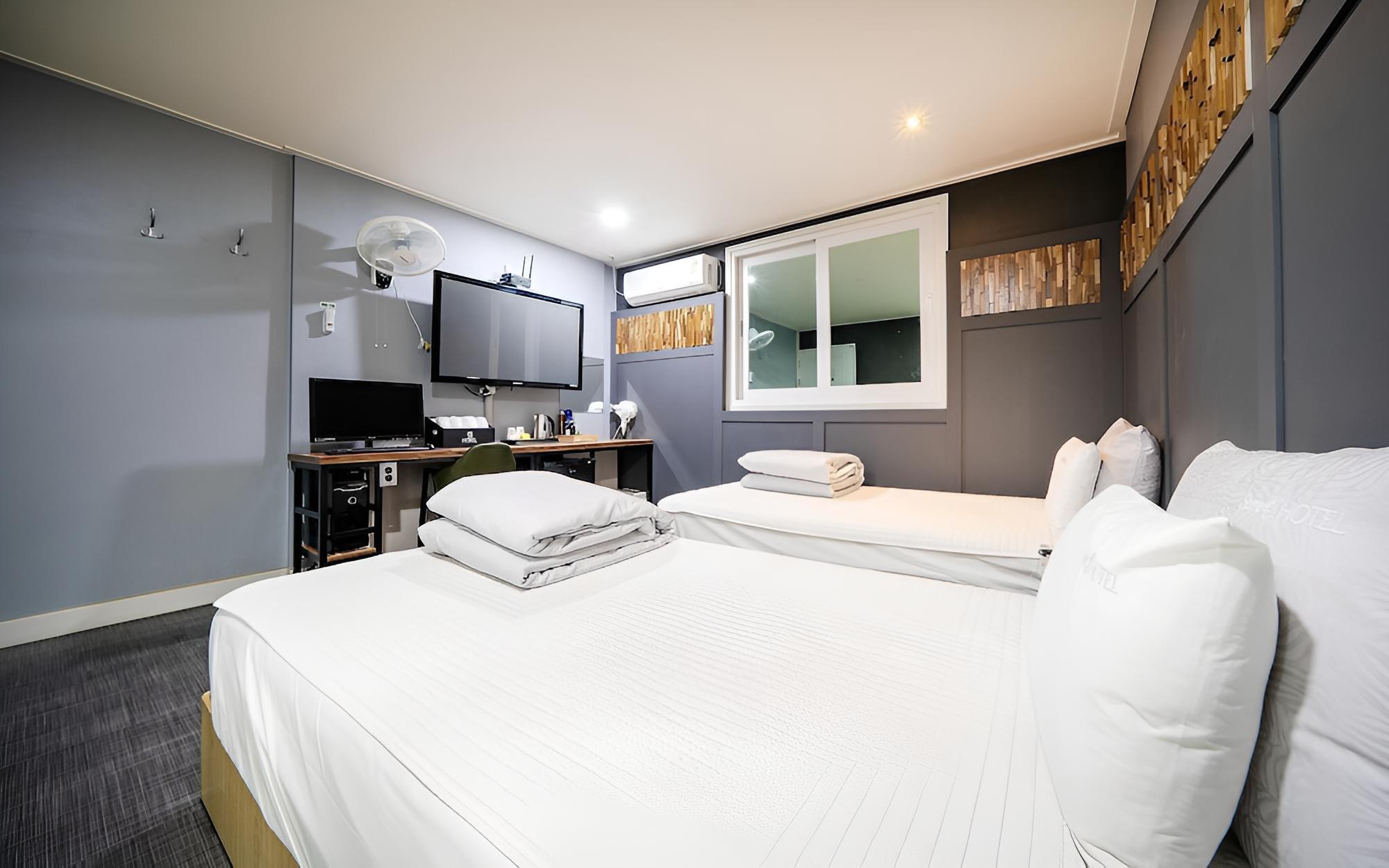 Room (Twin (additional charge for consecuti) - Photo 10