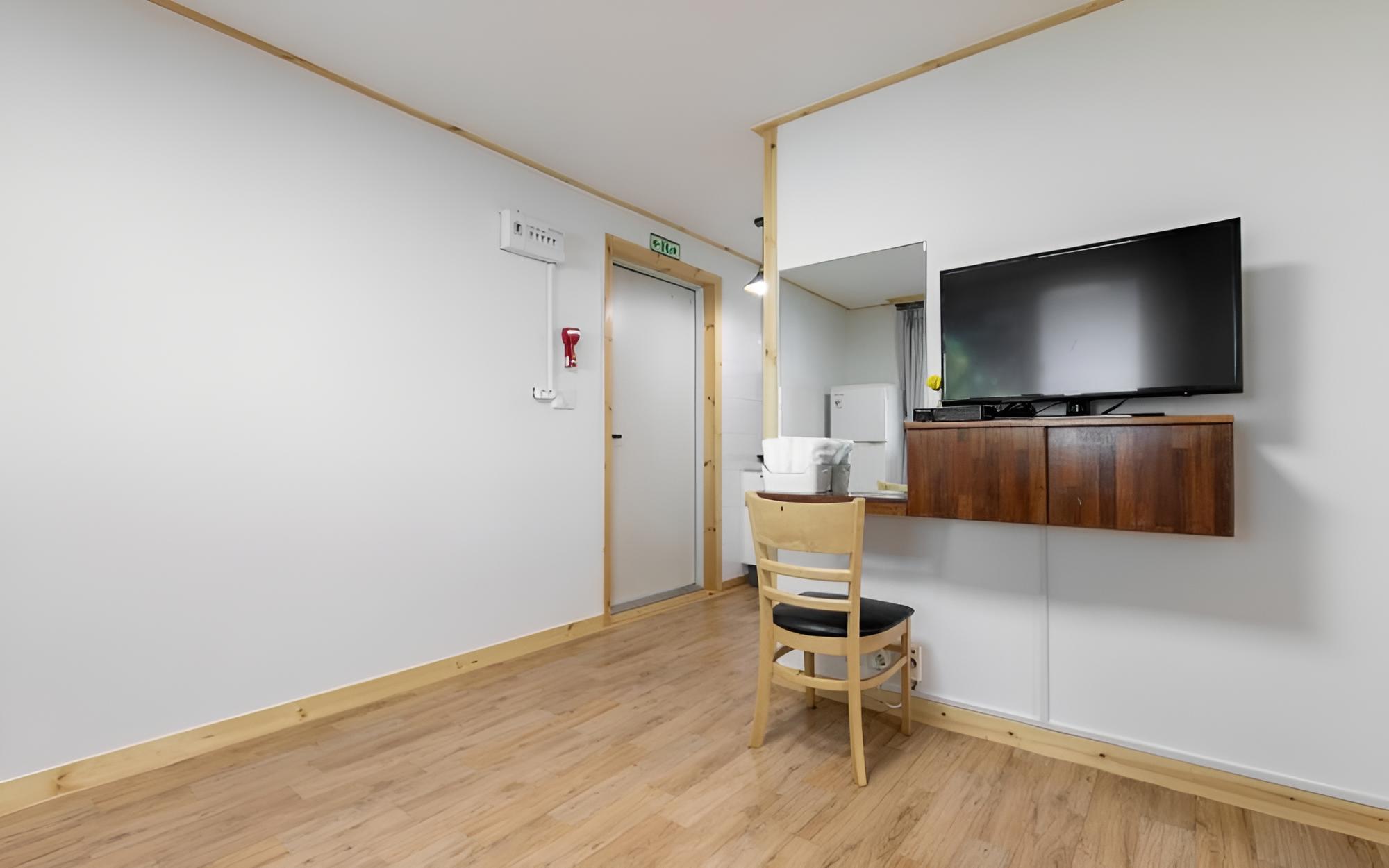 Room (Room 201) - Photo 1