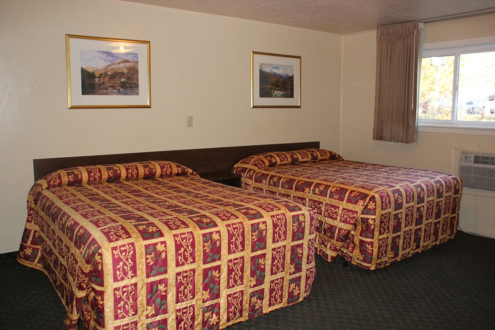 Basic Room, 2 Queen Beds photo 1