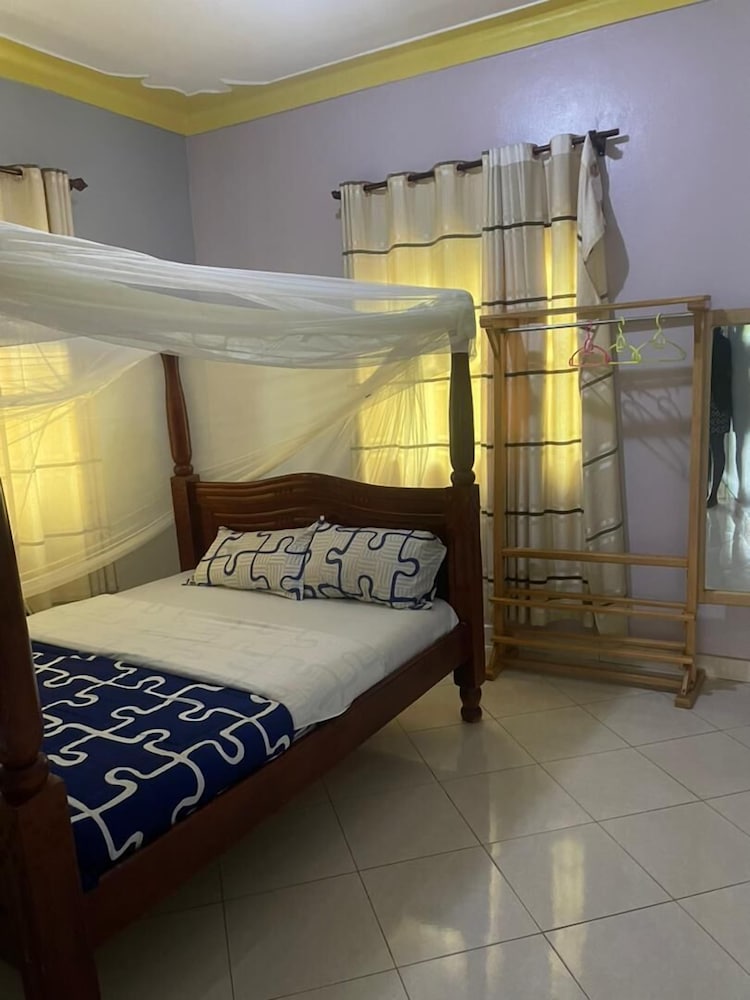 Family House, 3 Bedrooms, 2 Bathrooms, Lake View photo 2