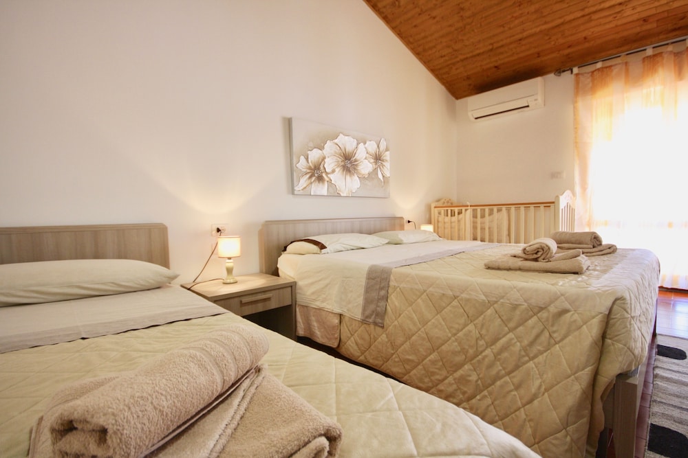 Family Room, 1 Bedroom photo 3