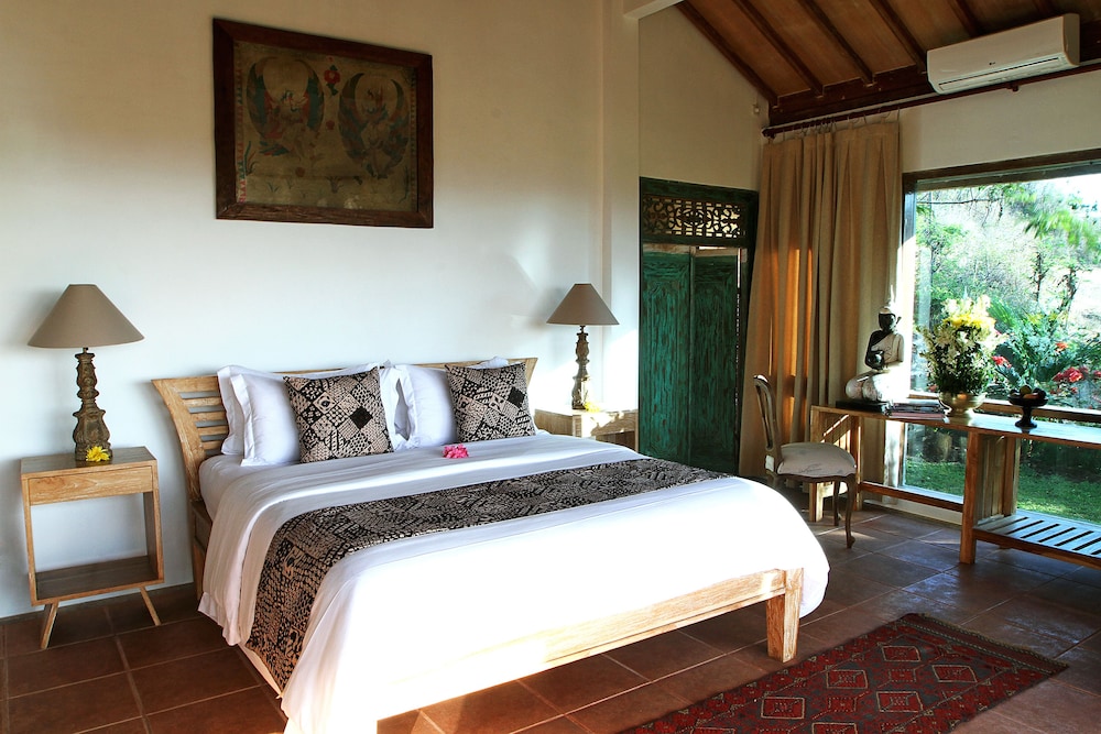 Garden Bungalow photo 2