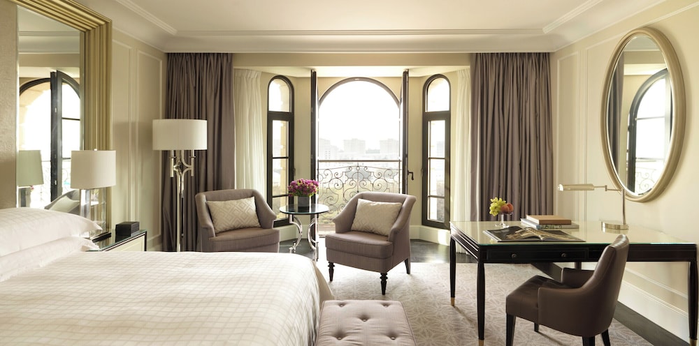 Deluxe Room, 1 King Bed (Old City View) - Photo 4