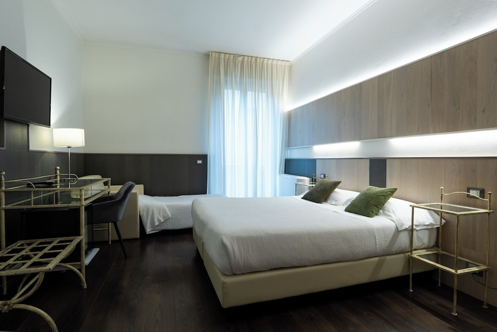 Economy Triple Room - Photo 3