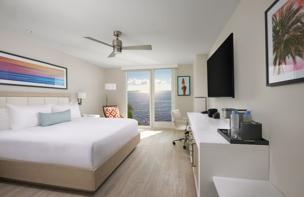 Room, 1 King Bed, Harbor View - Photo 1