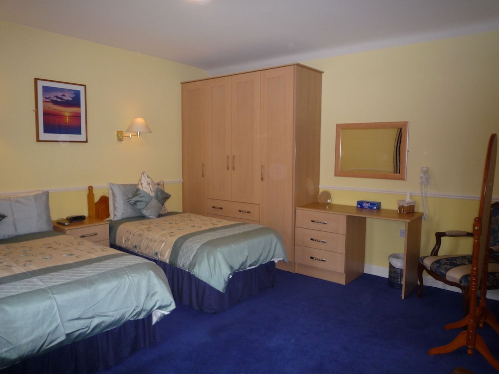 Double or Twin Room (Room Only) photo 3