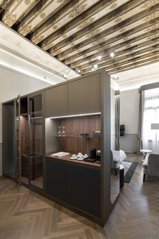 Junior Room (Renaissance Suite) photo 3