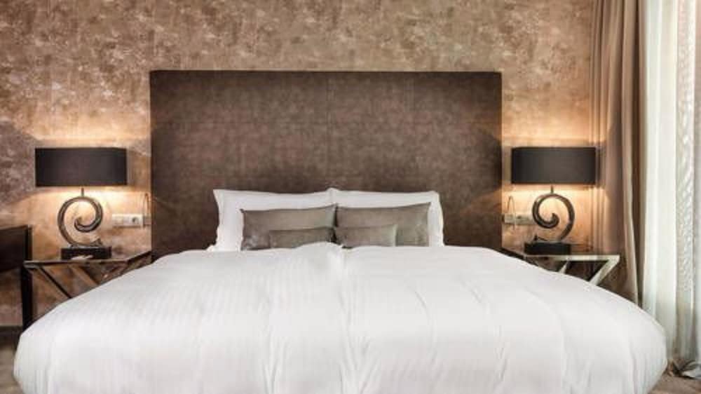 Suite (Cocoon Garden)