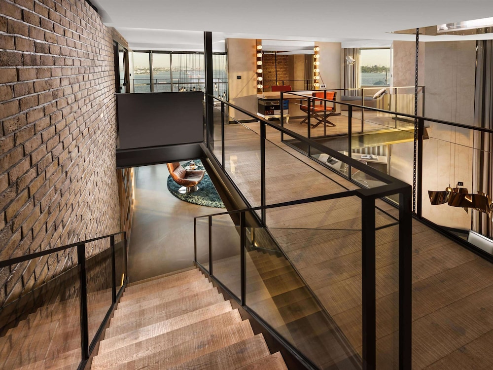 Signature Loft, 2 Bedrooms, Terrace thumbnail 6