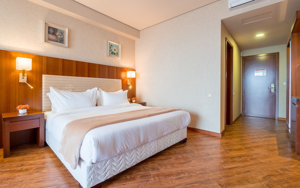Junior Double Room, 1 King Bed, Sea Facing photo 2