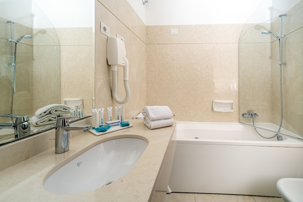 Junior Suite, Balcony, Sea View - Photo 12