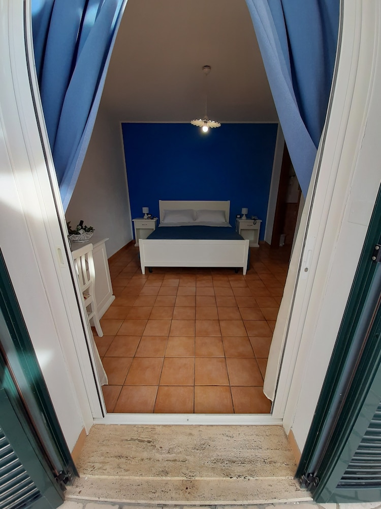 Deluxe Double Room - Photo 16