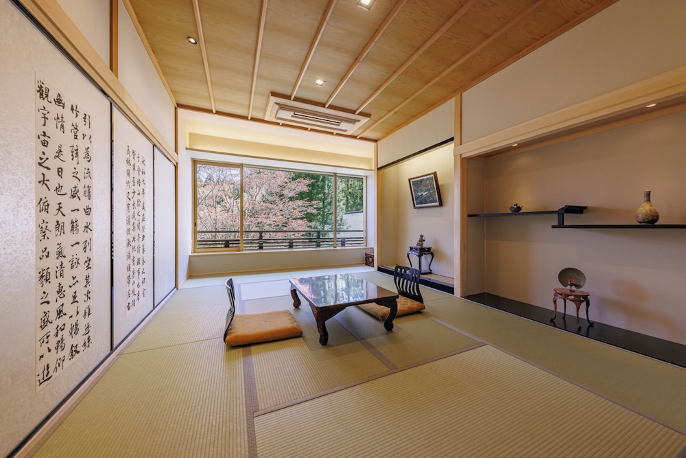 Deluxe Room (Orchid) Non Smoking photo 1