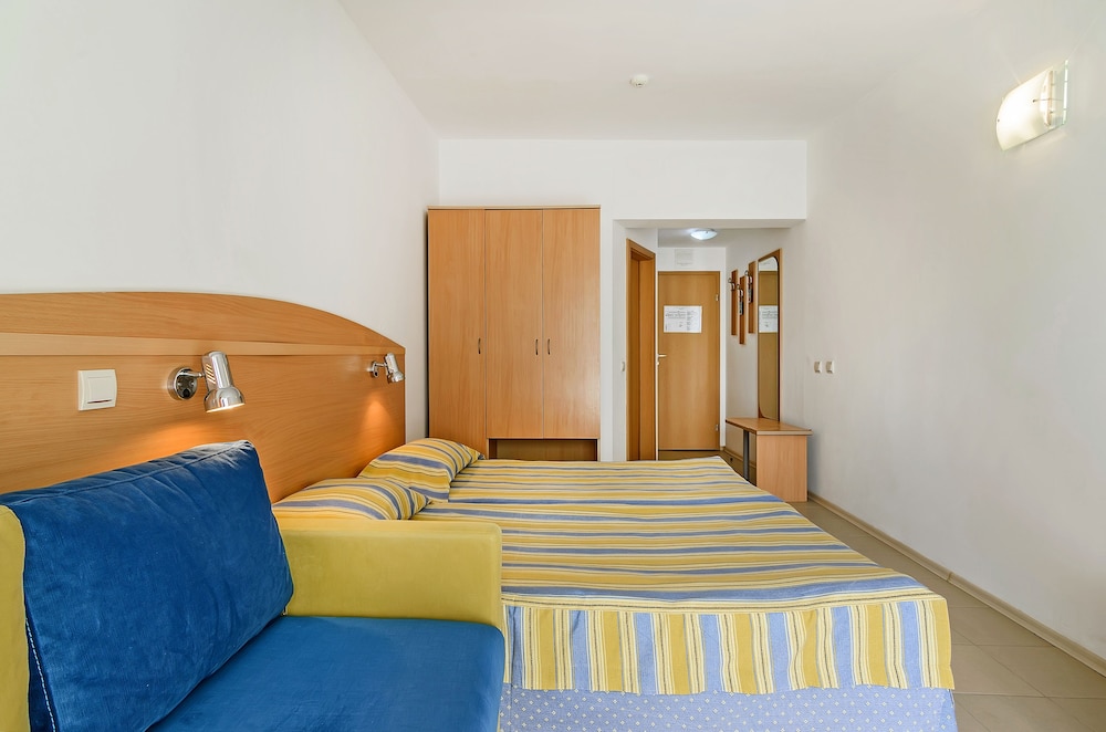 Family Twin Room photo 3