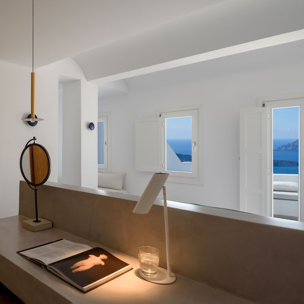 Superior Suite, 1 Queen Bed, Balcony, Sea View - Photo 18