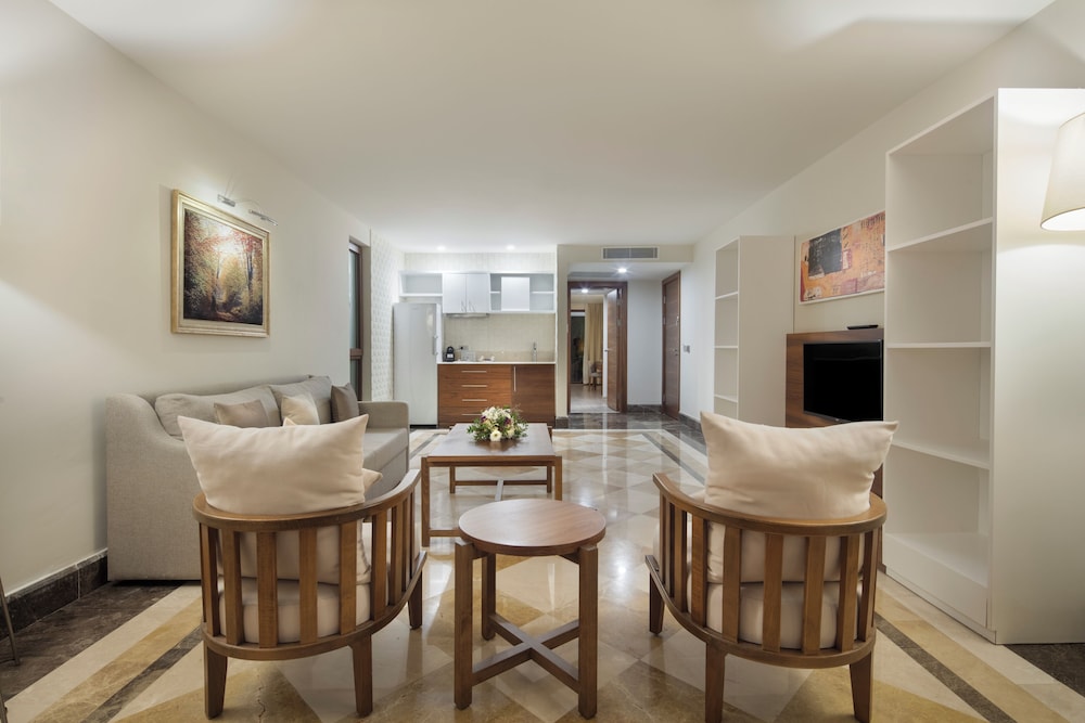 Lagoon Family Deluxe Suite photo 3