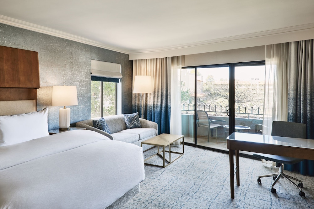 Deluxe Room, 1 King Bed, Pool View photo 1