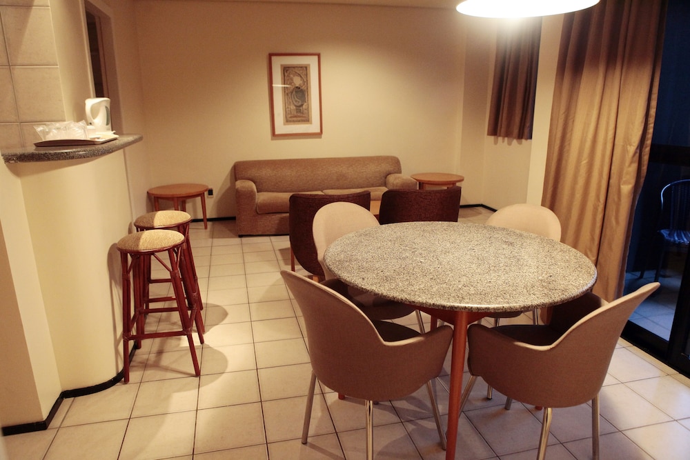 Suite, 1 Bedroom (Dining Area)