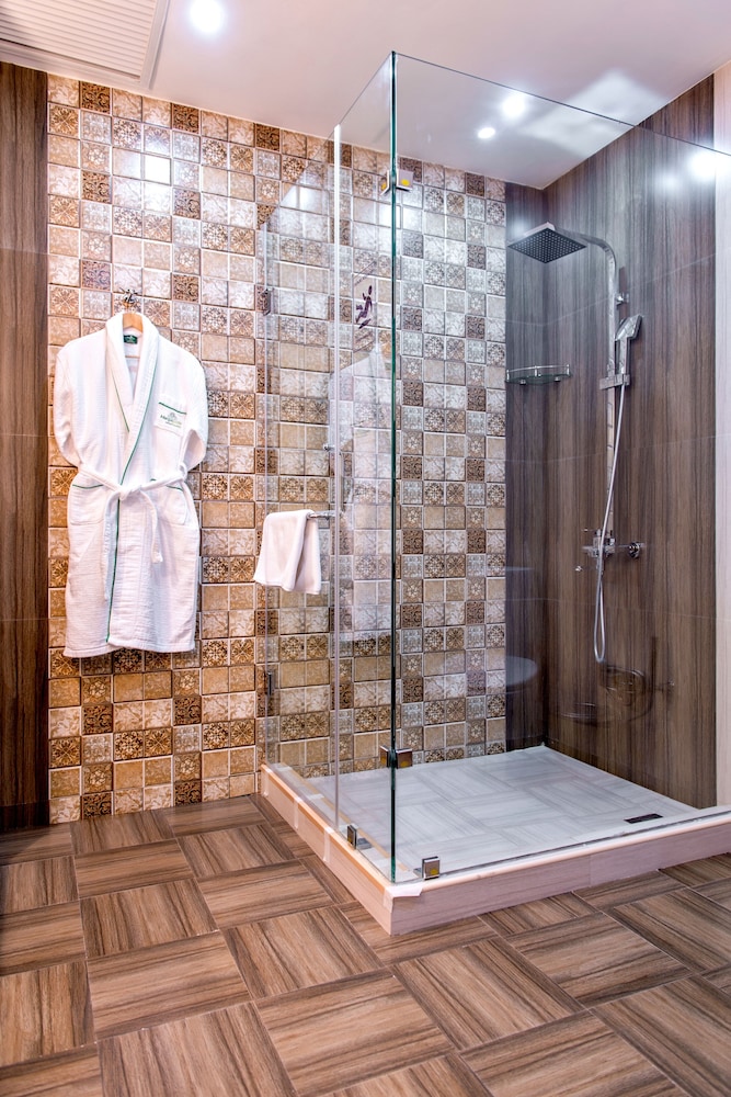 Deluxe Double or Twin Room - Photo 11