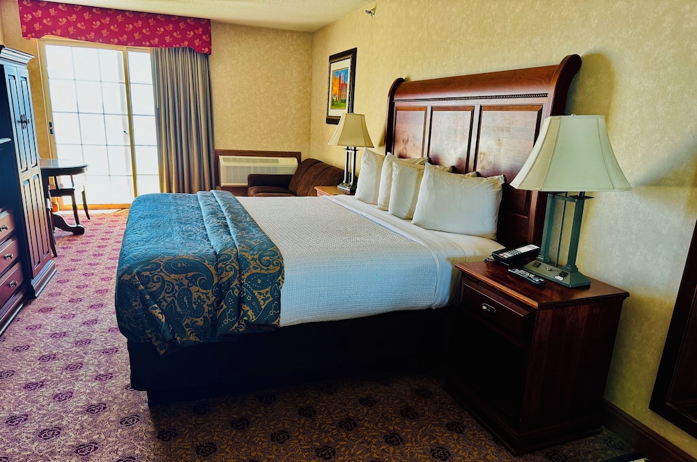 Elite Room, 1 King Bed and 1 Queen Bed - Photo 6