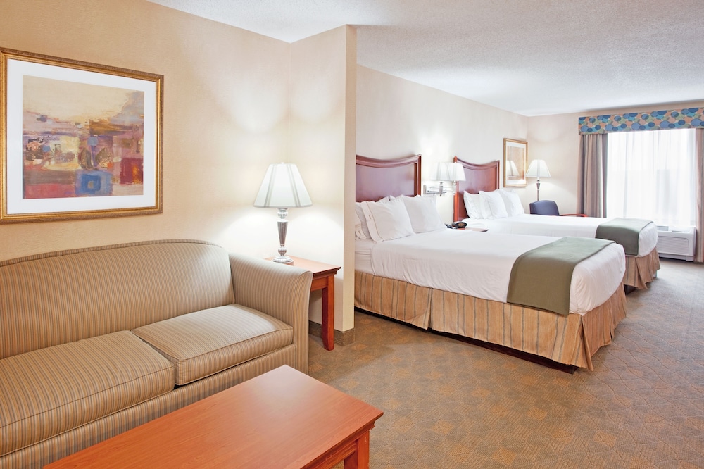 Suite, Multiple Beds - Photo 2