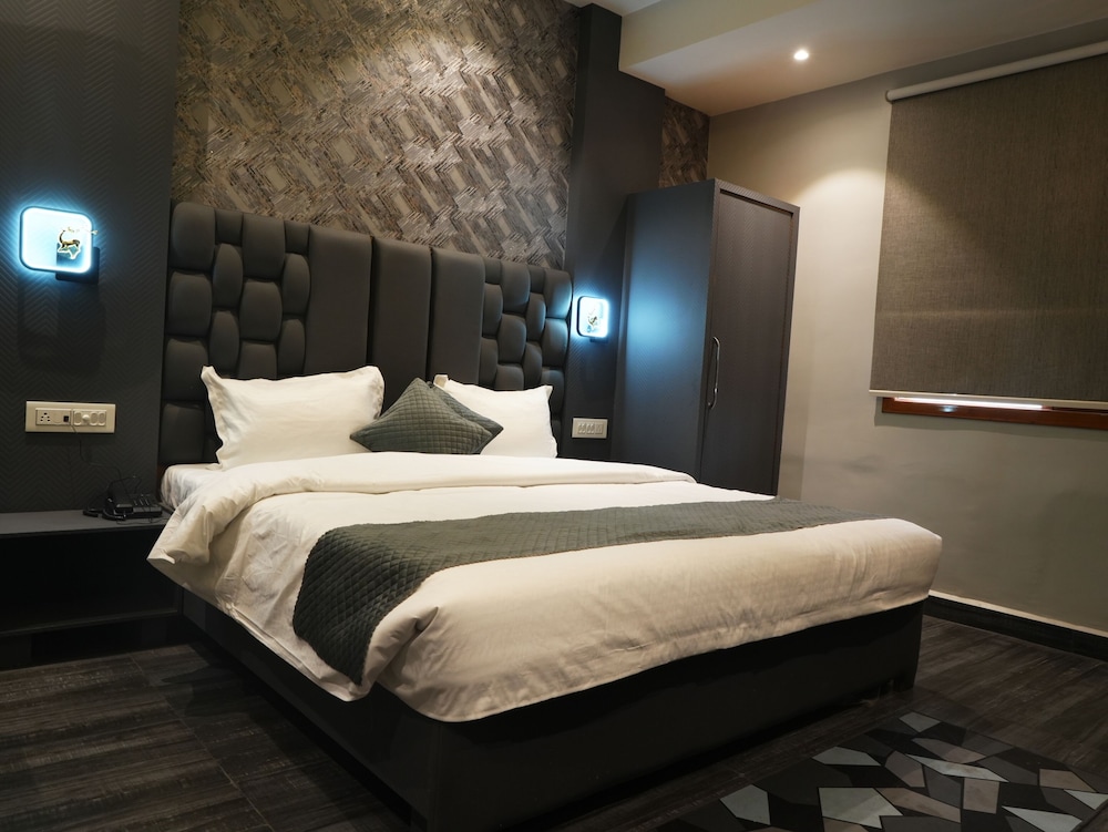 Superior Double Room, City View
