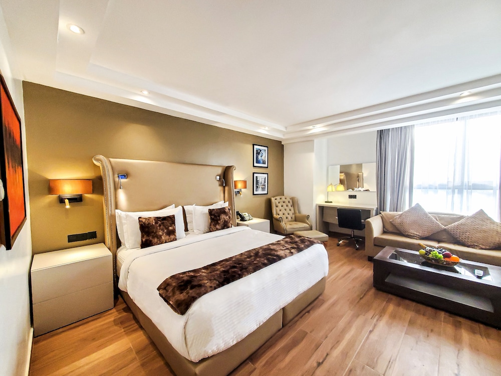 Deluxe Room, 1 King Bed - Photo 7