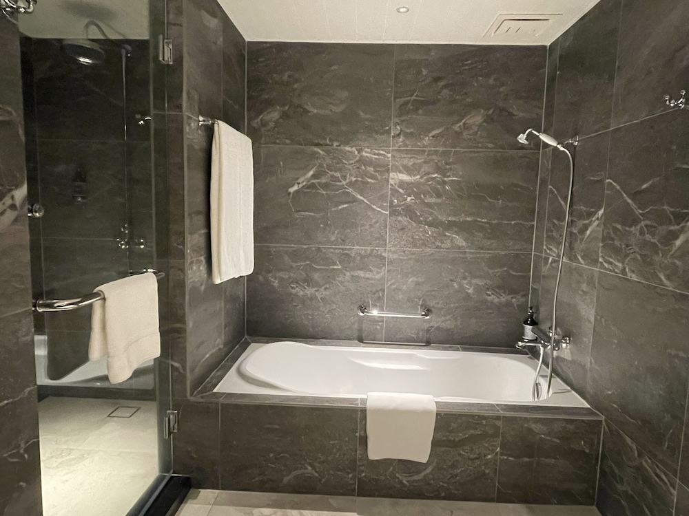 Khazanah Suite - Photo 5