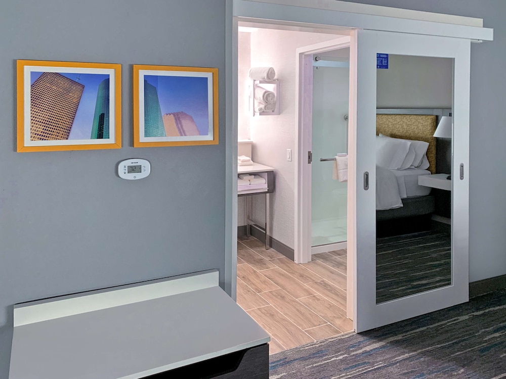 Studio, 1 King Bed, Non Smoking, Refrigerator & Microwave (Wet Bar) - Photo 6