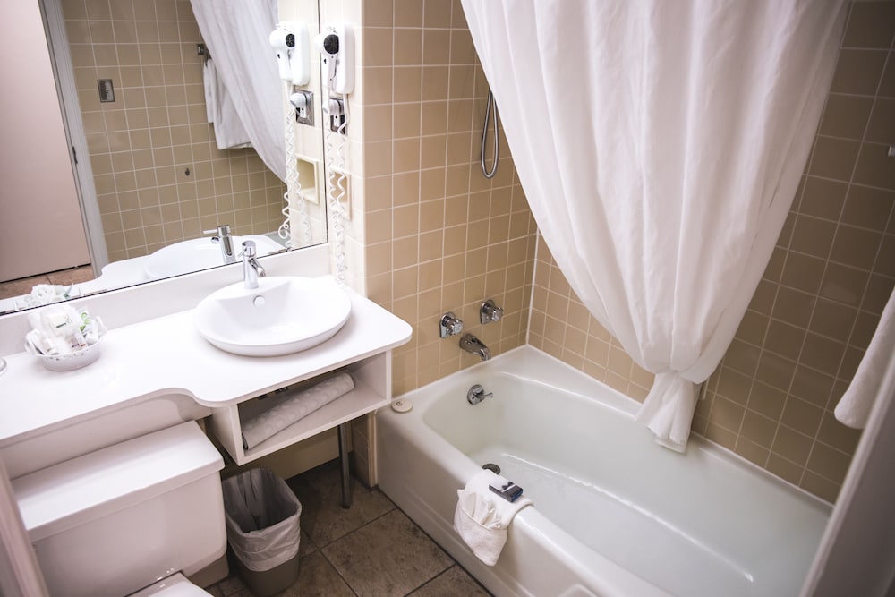 Classic Room, 2 Queen Beds, City View photo 3