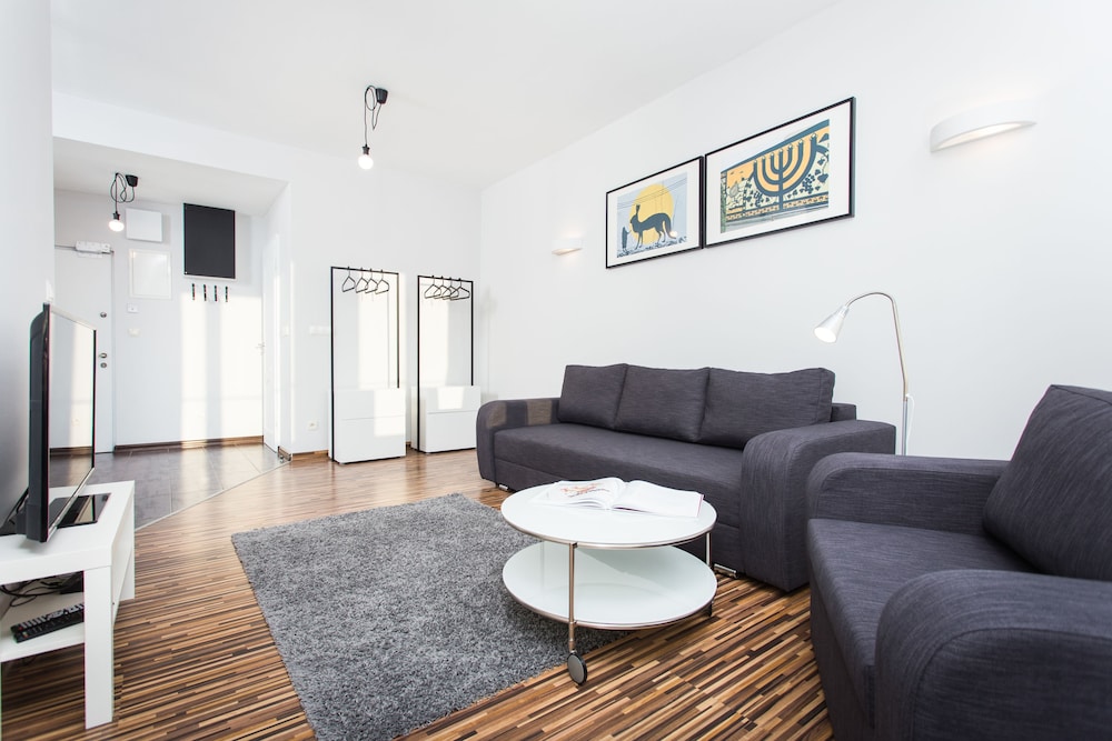Deluxe Apartment (4th floor No Lift, 11)