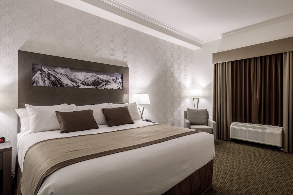 Suite, 2 Bedrooms, Non Smoking, Refrigerator & Microwave (1 King and 2 Queen) photo 3