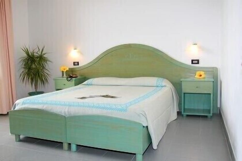 Standard Double or Twin Room photo 1