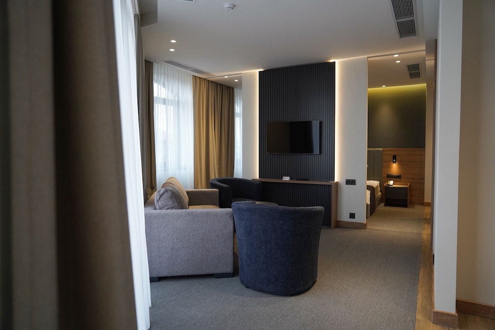 Executive Suite, City View photo 3