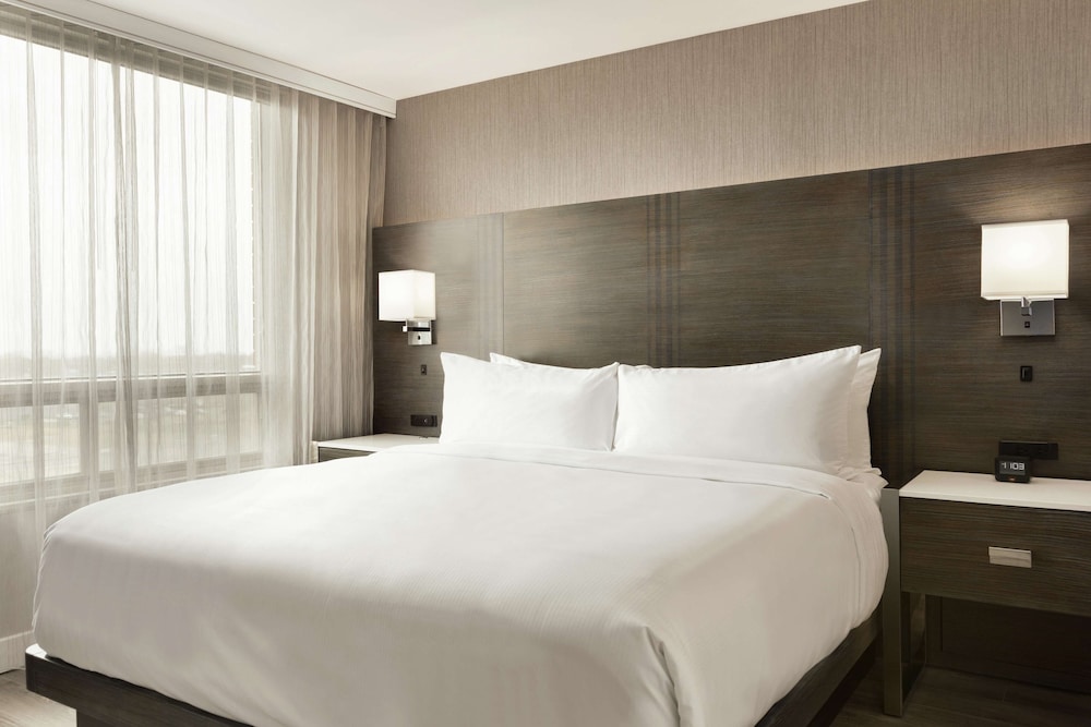 Premium Suite, 1 King Bed - Photo 3