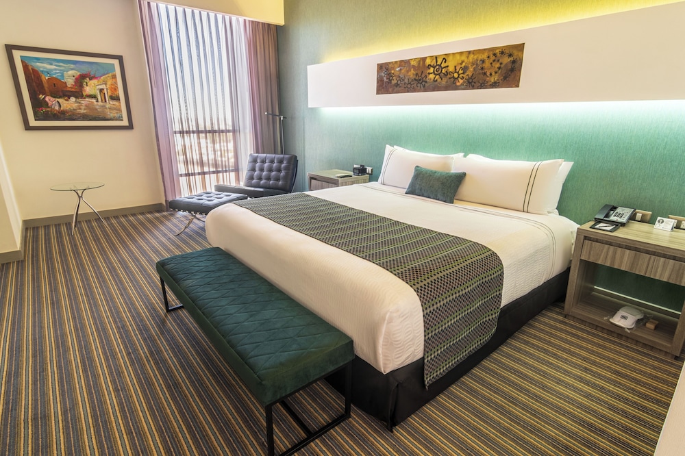 Junior Suite, 1 King Bed - Photo 8