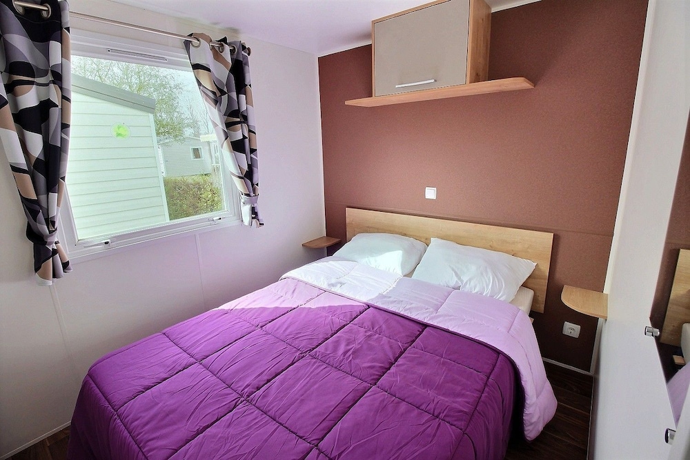 Mobile Home, 2 Bedrooms (425) photo 1