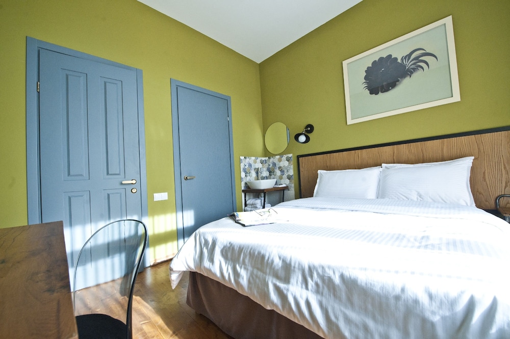 Double Room, 1 Queen Bed photo 1