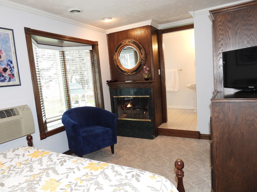 Deluxe Room, 1 Queen Bed, Fireplace photo 1