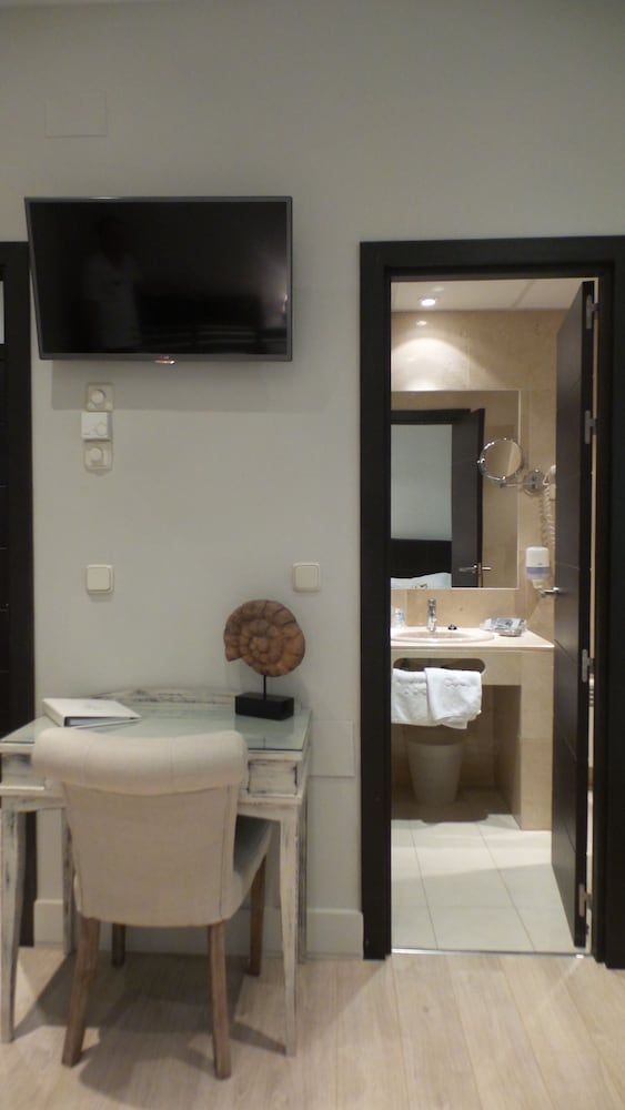 Twin Room, 2 Twin Beds - Photo 4