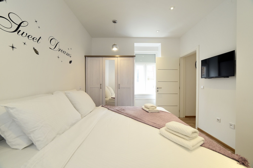 Apartment (2nd floor)