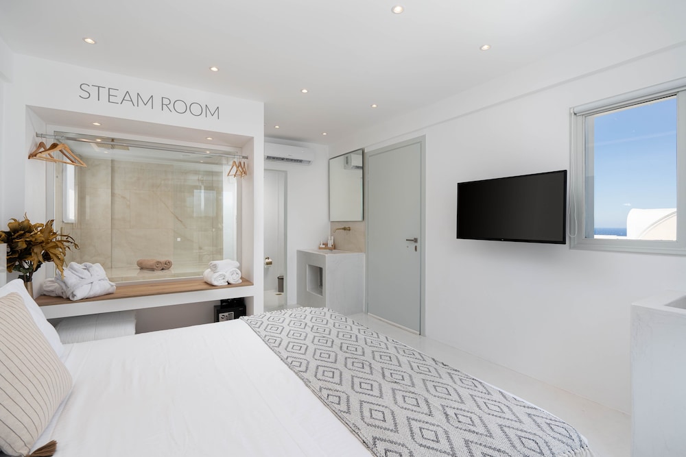 Honeymoon Suite with Sea View, Private Hot Tub & Steam Room (C2)