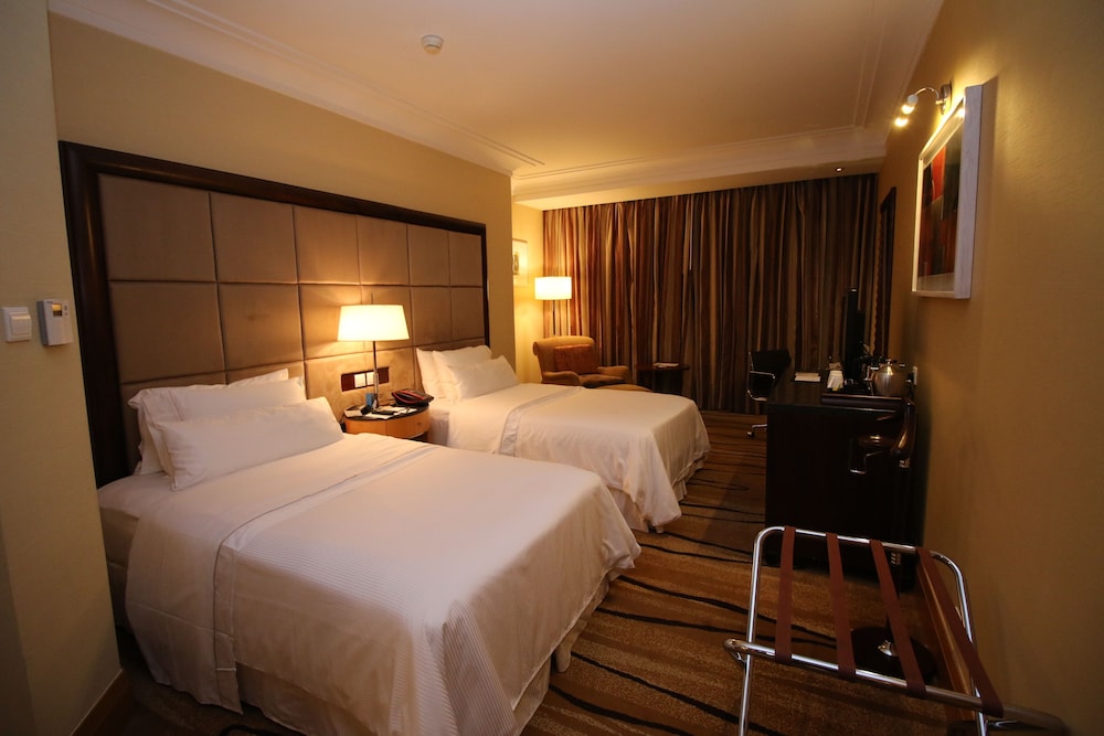 Deluxe Twin Room, 2 Twin Beds, City View, Poolside - Photo 1